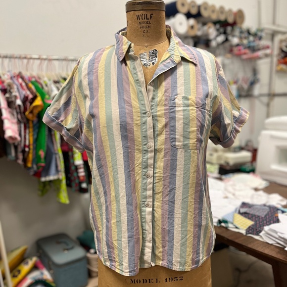 Universal Thread Tops - Striped Short Sleeve Button Up, Size Medium